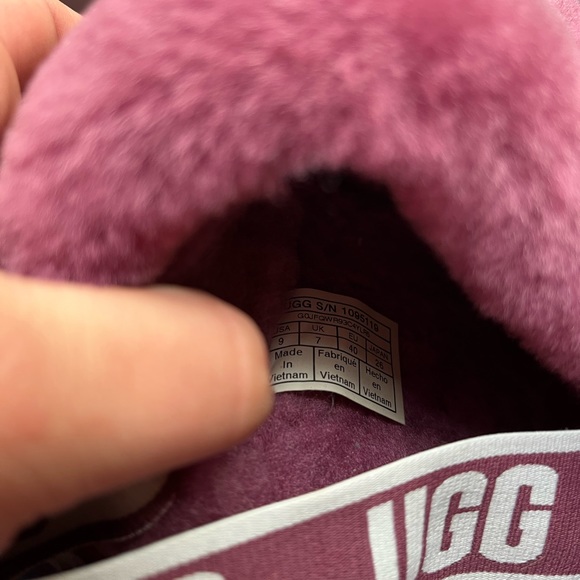 Ugg slides - Picture 3 of 3